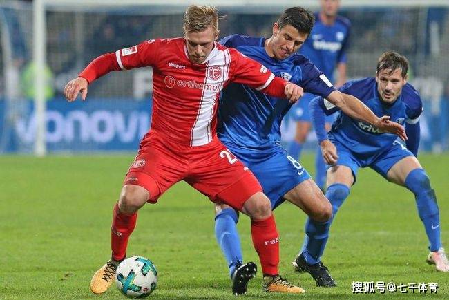 罗斯托克在一场激烈比赛中艰难取胜晋级