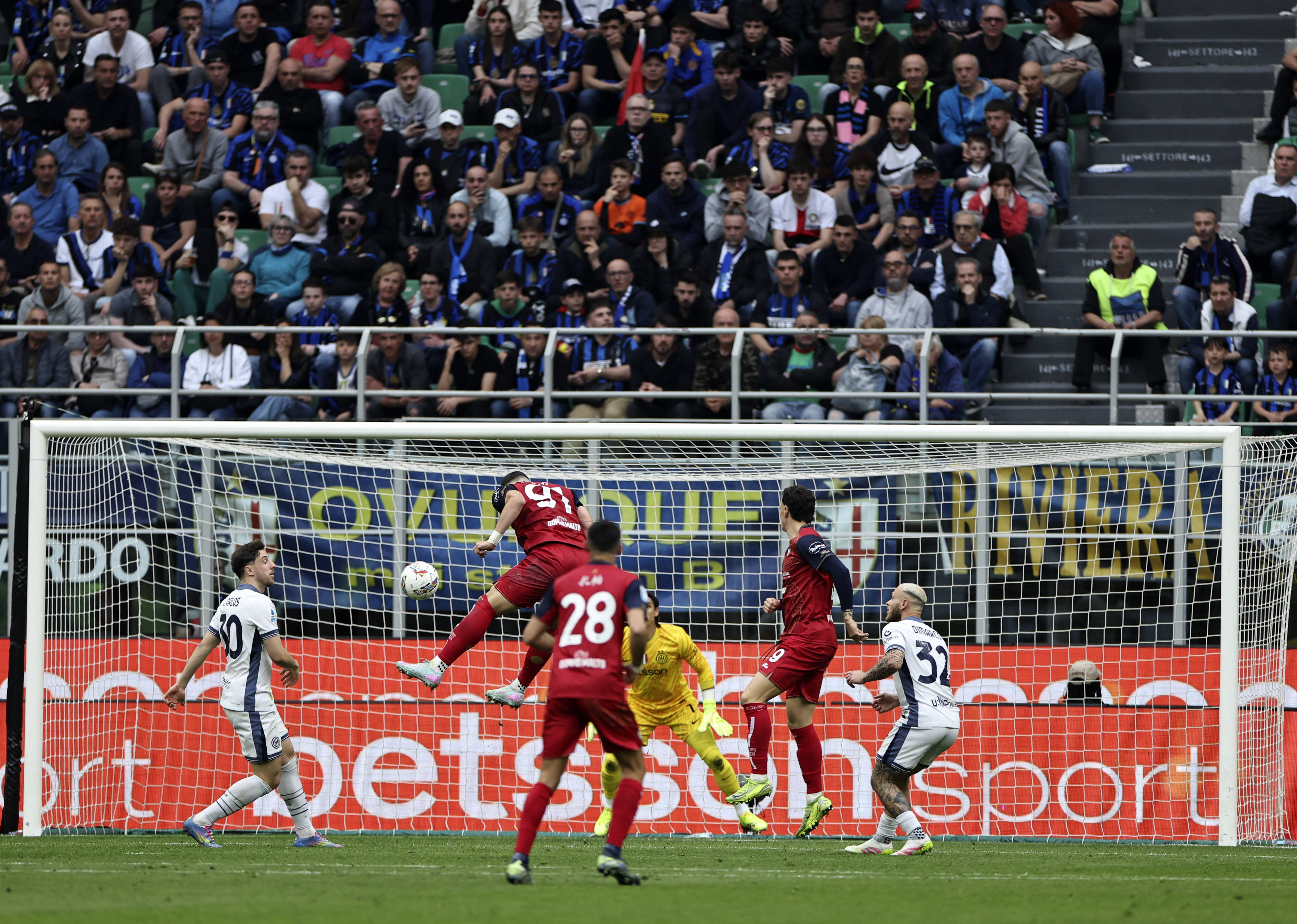 那不勒斯客场大胜卡利亚里，斗志昂扬备战下一场(那不勒斯足球赛程)