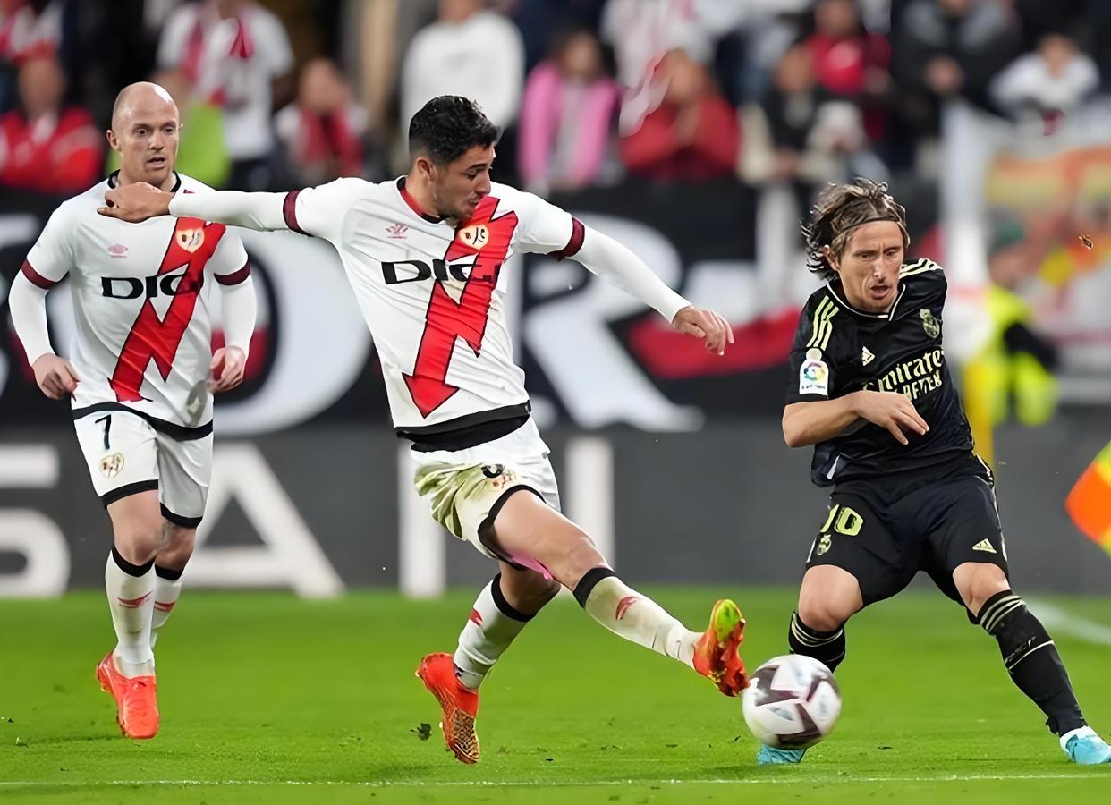 奥萨苏纳逆转战胜巴列卡诺，喜迎胜利