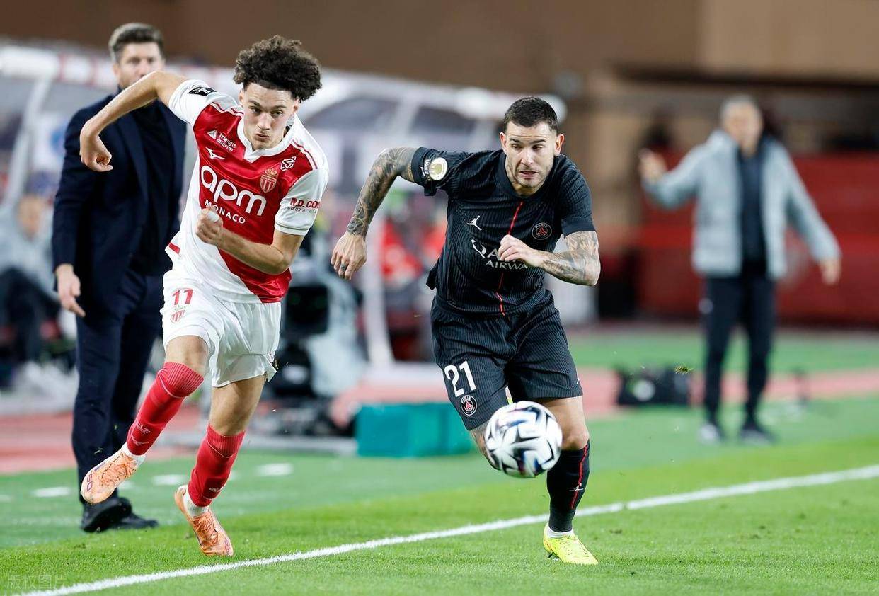 巴黎圣日耳曼队在比赛中完胜雷恩队